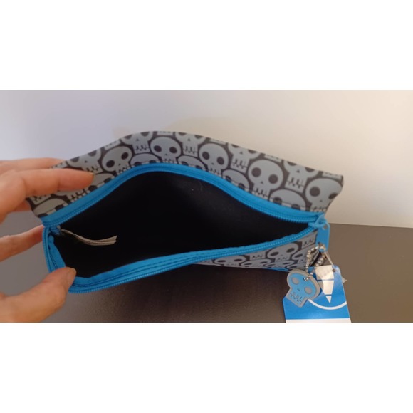 New SKULL Zippered Pouch with BONUS Skull Decal on removable ball chain - Picture 3 of 3